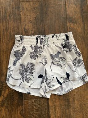 Athleta White and Black Floral Athletic Shorts